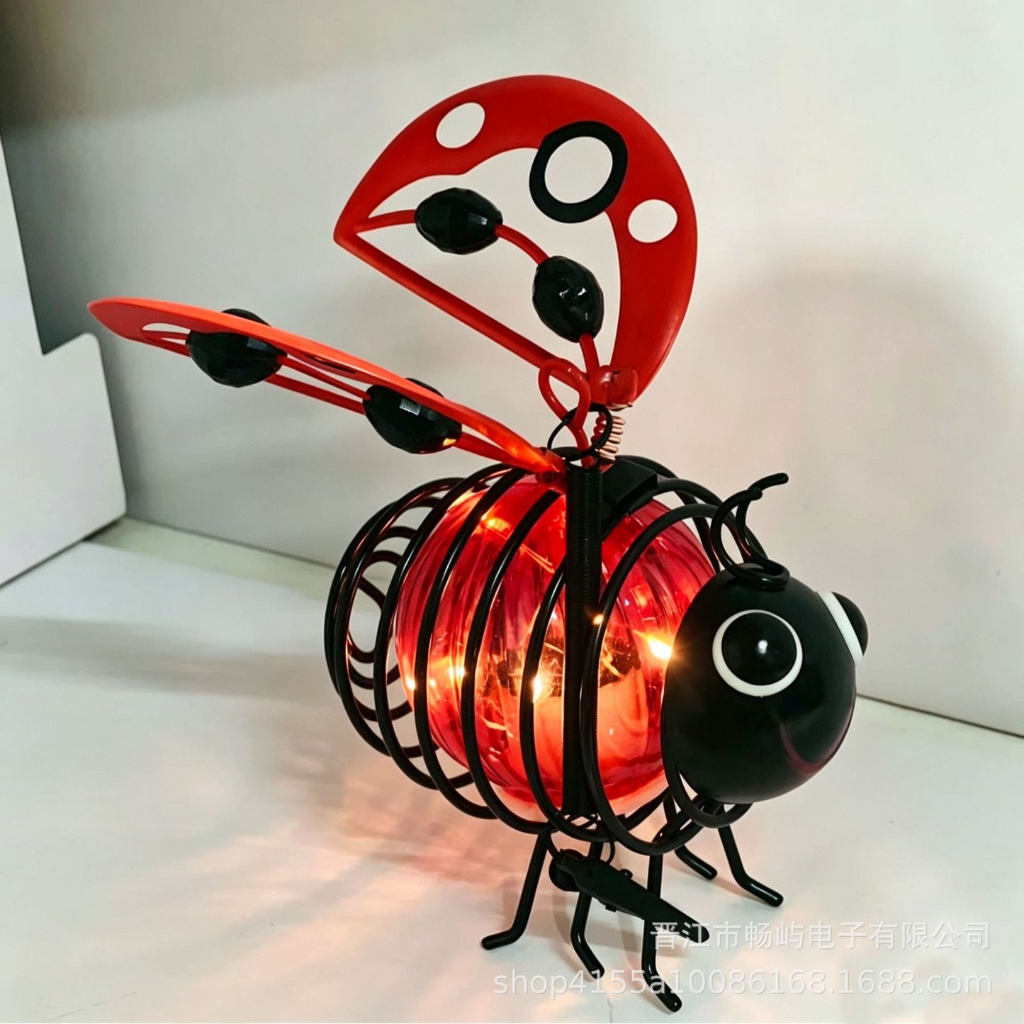 🌙🍃🪴 LIMITED-TIME 49% OFF! Hanging Solar Bee Light – Warm Amber Glow, Flicker-Free, Perfect for Garden Parties, Camping, or Kids’ Rooms – Spread Joy Day and Night 🌞🌜